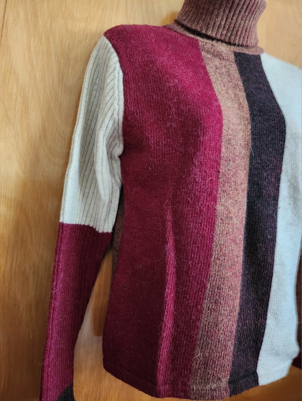 MEGAN Wool Sweater Size XS - Picture 3 of 7